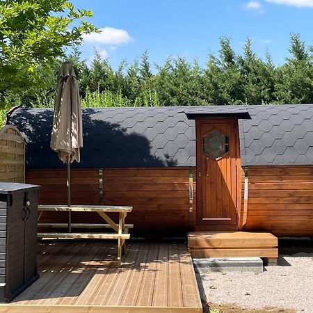 Tonneau Herbergement Insolite Au Camping Des Nieres Ebreuil Extérieur photo