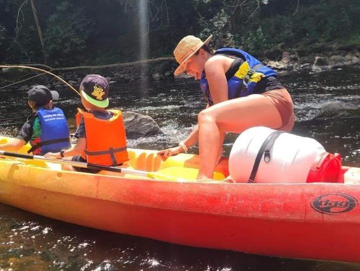 Tonneau Herbergement Insolite Au Camping Des Nieres Ebreuil Extérieur photo