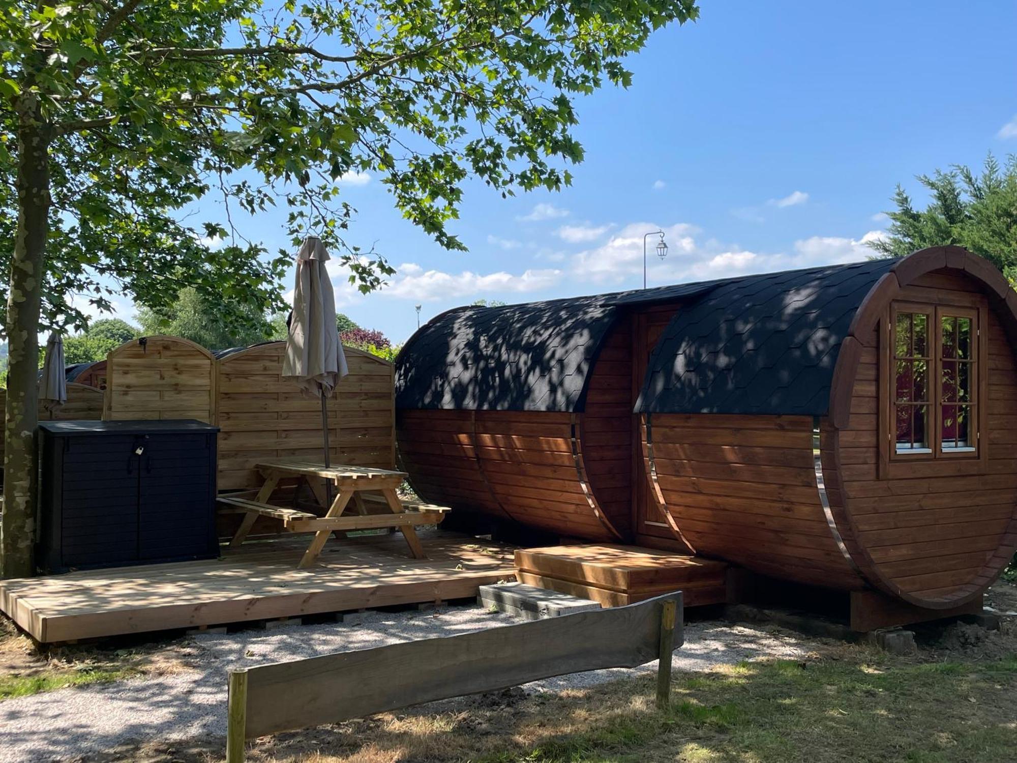 Tonneau Herbergement Insolite Au Camping Des Nieres Ebreuil Extérieur photo