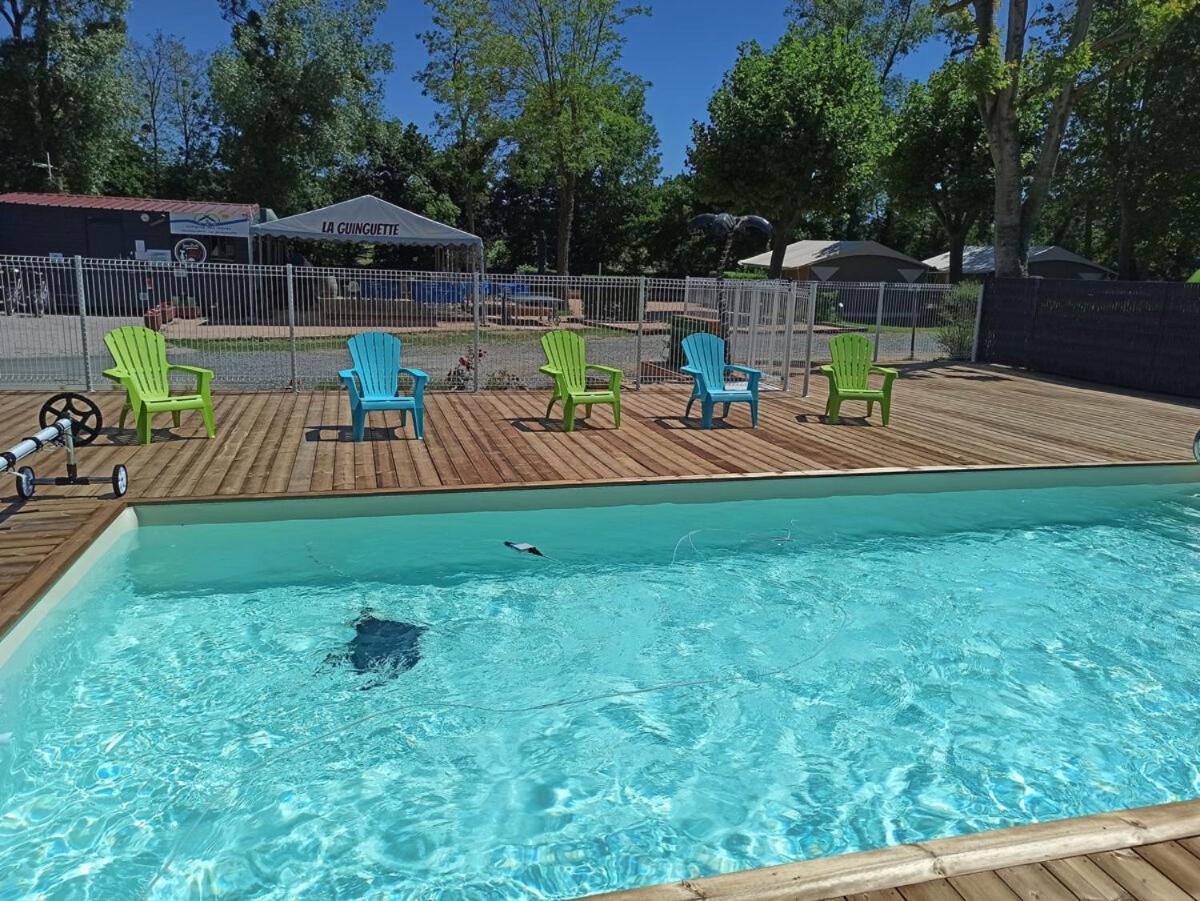 Tonneau Herbergement Insolite Au Camping Des Nieres Ebreuil Extérieur photo